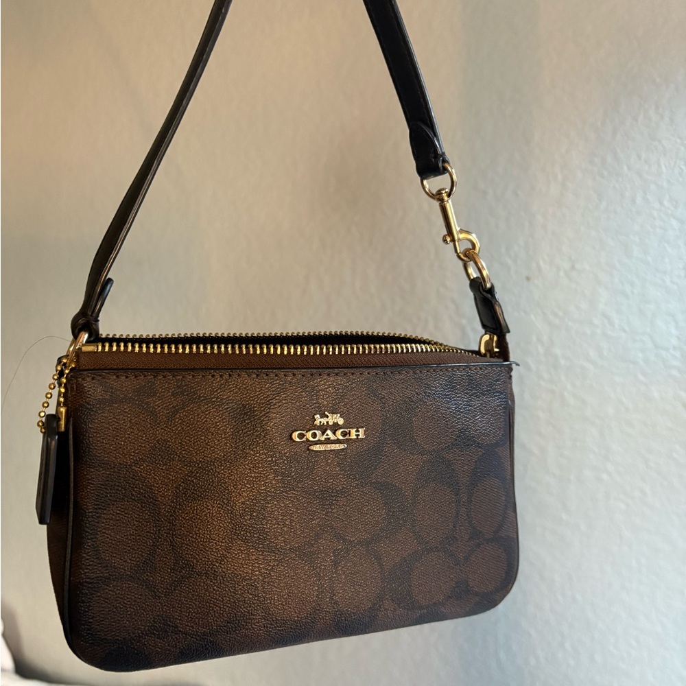 Coach Nolita 19